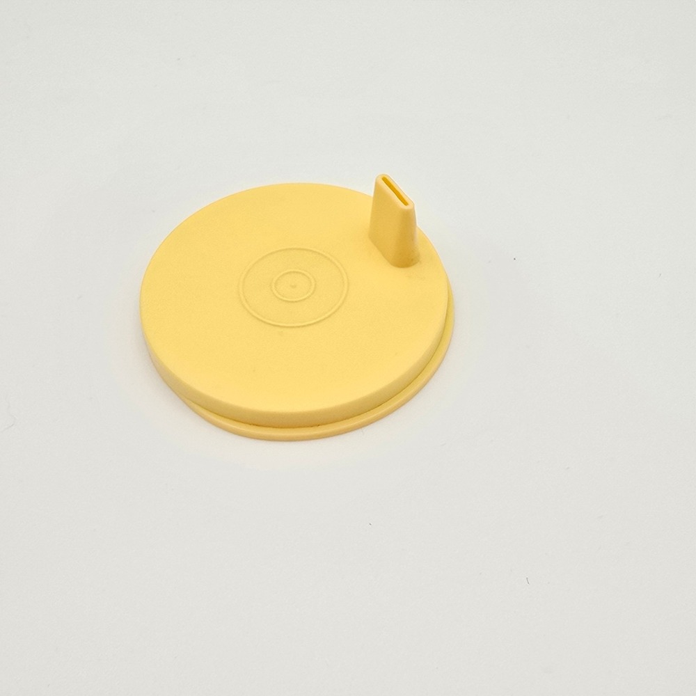 Tupperware Refrigerator magnet Sippy Cup Lid Vintage 80s